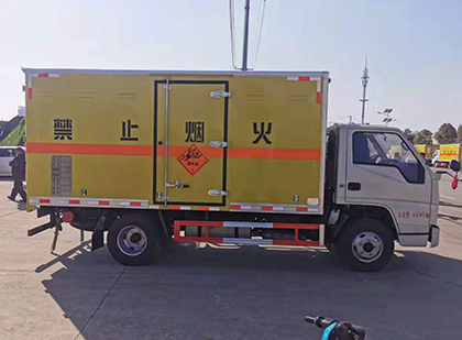 望花爆破器材运输车工人安全操作规范与智能技术保障